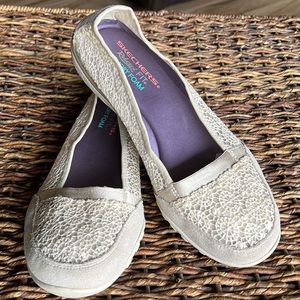 Women’s sketchers relaxed fit memory foam shoes